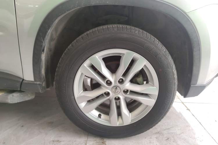 Used Nissan X-Trail 2012 2.5L Manual Luxury Edition 4WD Left Front Wheel Hub