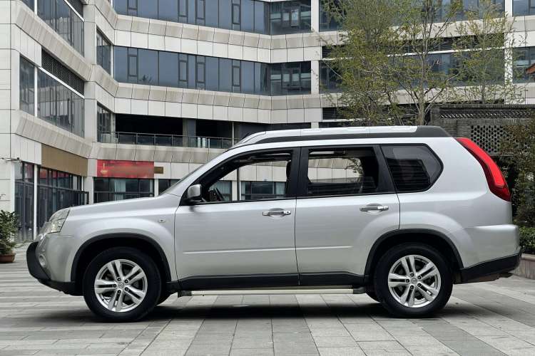 Used Nissan X-Trail 2012 2.5L Manual Luxury Edition 4WD Left Side