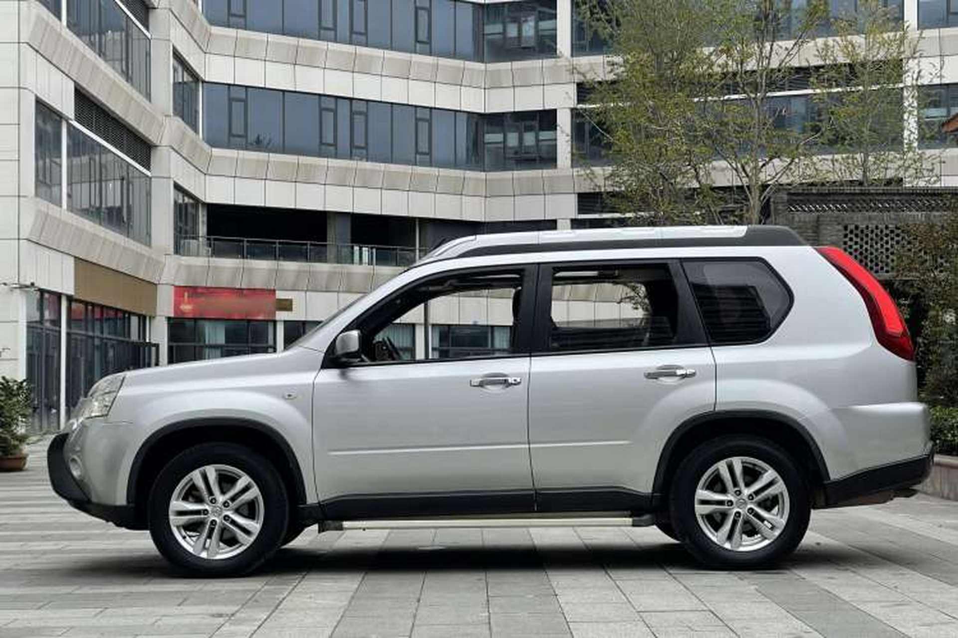 Used Nissan X-Trail 2012 2.5L Manual Luxury Edition 4WD Left Side