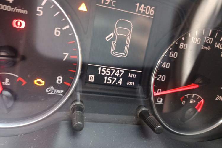 Used Nissan X-Trail 2012 2.5L Manual Luxury Edition 4WD Odometer Close Up