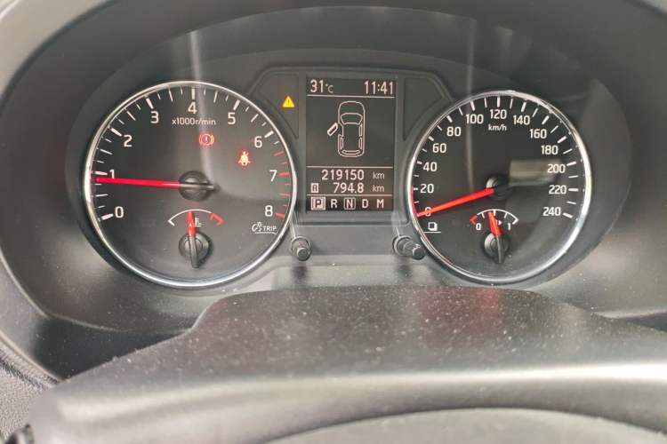 Used Nissan X-Trail 2012 2.5L CVT Luxury Edition 4WD Odometer Close Up
