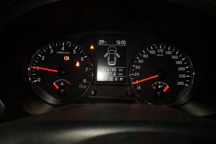 Used Nissan X-Trail 2012 2.5L CVT Luxury Edition 4WD Odometer Close Up
