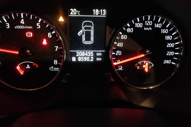 Used Nissan X-Trail 2012 2.5L Manual Luxury Edition 4WD Odometer Close Up