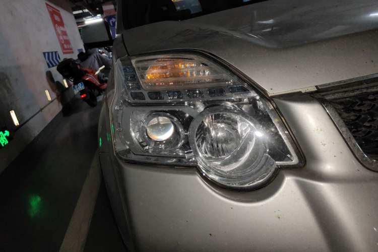 Used Nissan X-Trail 2012 2.5L Manual Luxury Edition 4WD Right Front Headlight