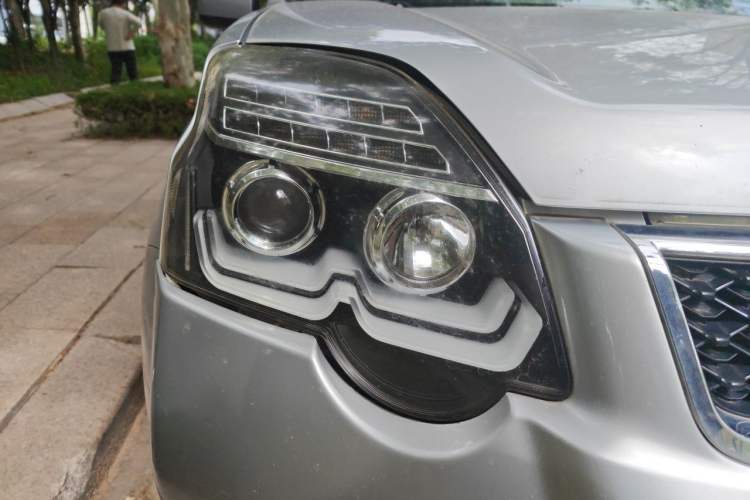 Used Nissan X-Trail 2012 2.5L CVT Luxury Edition 4WD Right Front Headlight
