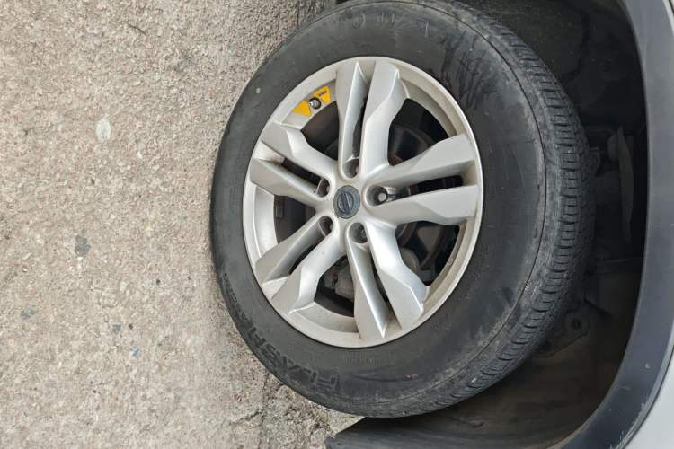Used Nissan X-Trail 2012 2.5L CVT Luxury Edition 4WD Right Front Wheel Hub
