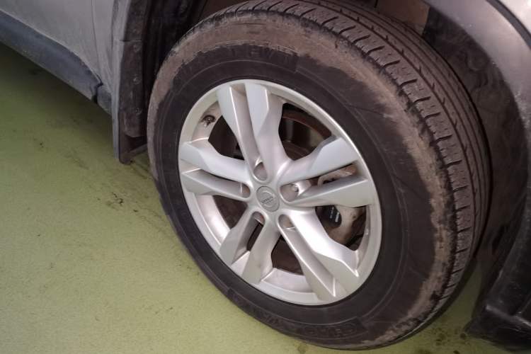 Used Nissan X-Trail 2012 2.5L CVT Luxury Edition 4WD Right Front Wheel Hub