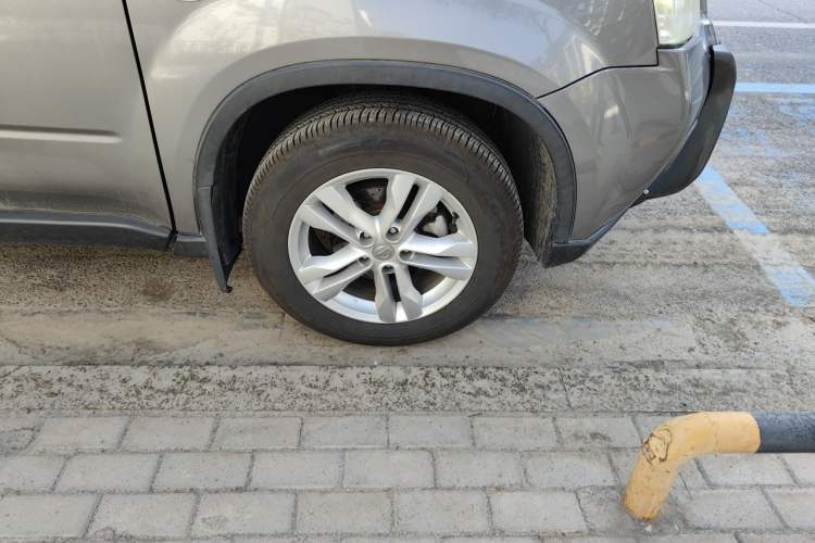 Used Nissan X-Trail 2012 2.5L CVT Luxury Edition 4WD Right Front Wheel Hub