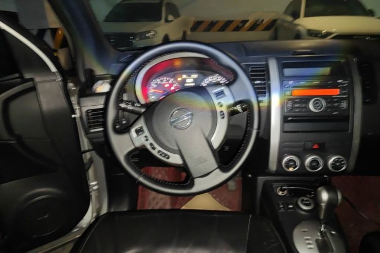 Used Nissan X-Trail 2012 2.5L CVT Luxury Edition 4WD Steering Wheel