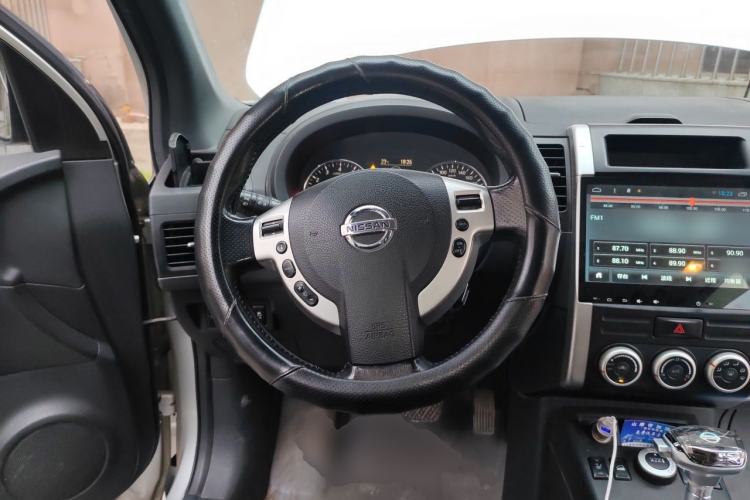 Used Nissan X-Trail 2012 2.5L CVT Luxury Edition 4WD Steering Wheel
