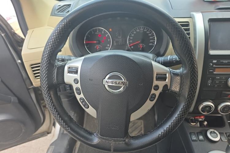 Used Nissan X-Trail 2012 2.5L CVT Luxury Edition 4WD Steering Wheel