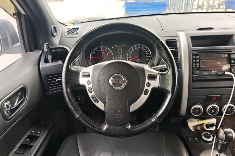Used Nissan X-Trail 2012 2.5L CVT Luxury Edition 4WD Steering Wheel