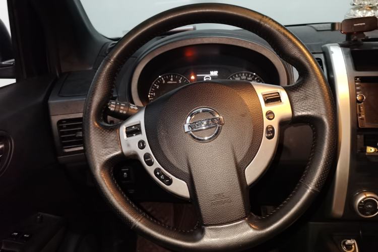 Used Nissan X-Trail 2012 2.5L CVT Luxury Edition 4WD Steering Wheel