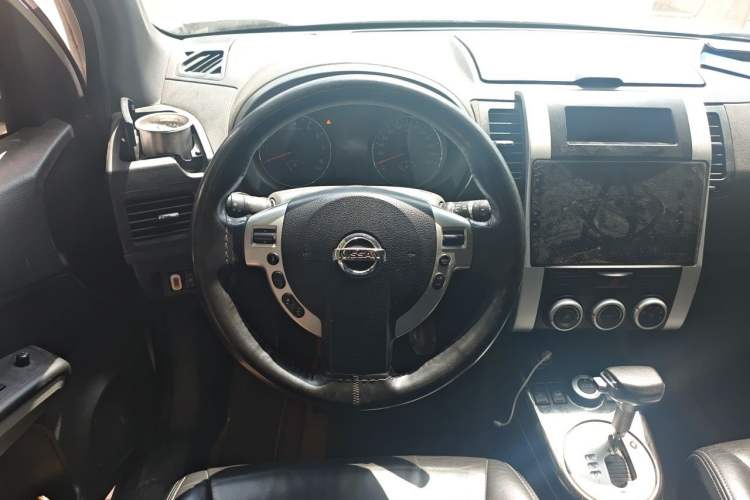 Used Nissan X-Trail 2012 2.5L CVT Luxury Edition 4WD Steering Wheel