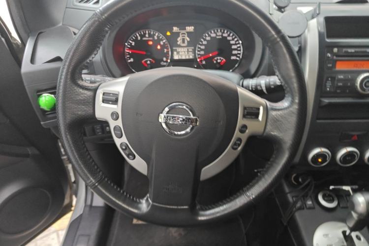 Used Nissan X-Trail 2012 2.5L CVT Luxury Edition 4WD Steering Wheel