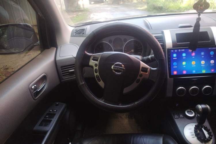 Used Nissan X-Trail 2012 2.5L CVT Luxury Edition 4WD Steering Wheel