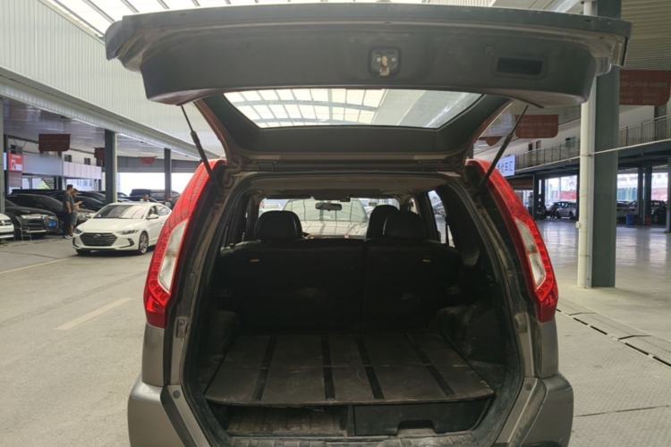 Used Nissan X-Trail 2012 2.0L CVT Comfort Edition 4WD Trunk