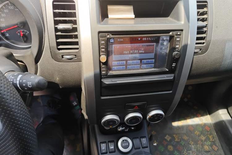 Used Nissan X-Trail 2012 2.5L CVT Luxury Edition 4WD Audio And AC Panel