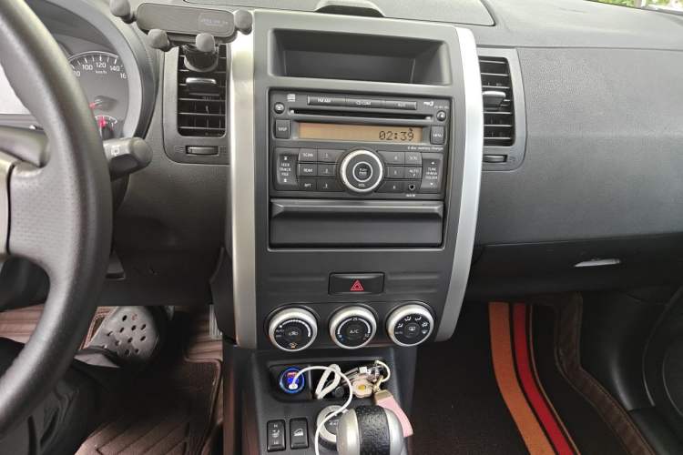 Used Nissan X-Trail 2012 2.5L CVT Luxury Edition 4WD Audio And AC Panel