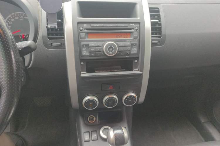 Used Nissan X-Trail 2012 2.5L CVT Luxury Edition 4WD Audio And AC Panel