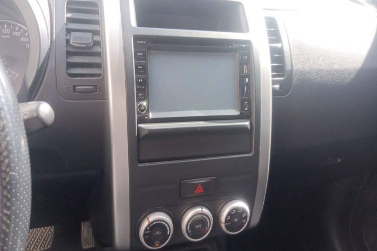 Used Nissan X-Trail 2012 2.5L CVT Luxury Edition 4WD Audio And AC Panel