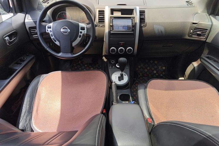 Used Nissan X-Trail 2012 2.5L CVT Luxury Edition 4WD Center Console