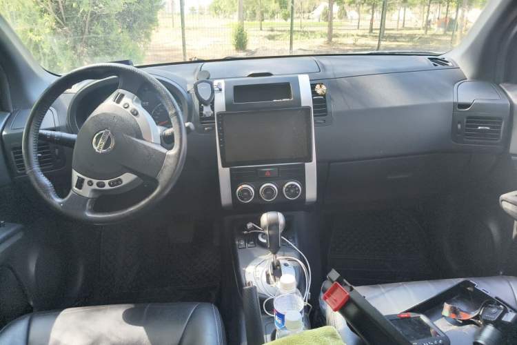 Used Nissan X-Trail 2012 2.5L CVT Luxury Edition 4WD Center Console