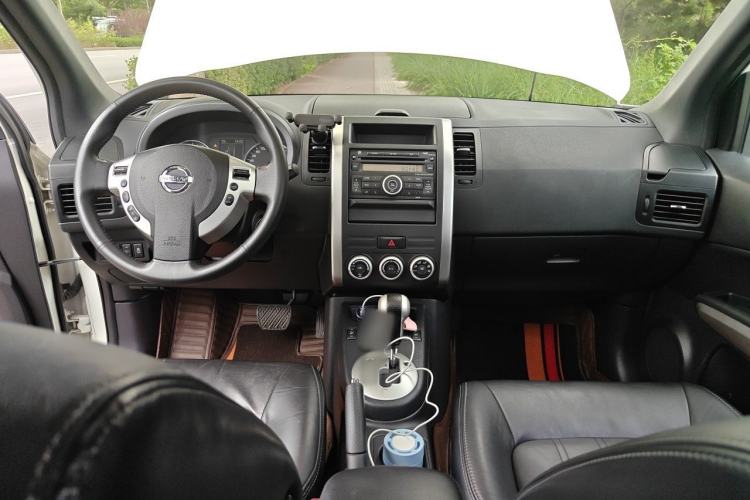 Used Nissan X-Trail 2012 2.5L CVT Luxury Edition 4WD Center Console