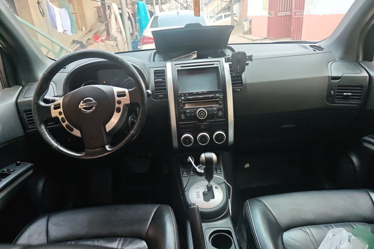 Used Nissan X-Trail 2012 2.5L CVT Luxury Edition 4WD Center Console