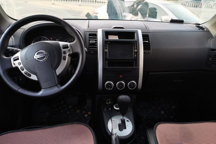 Used Nissan X-Trail 2012 2.5L CVT Luxury Edition 4WD Center Console