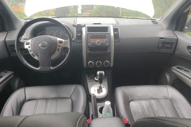 Used Nissan X-Trail 2012 2.5L CVT Luxury Edition 4WD Center Console