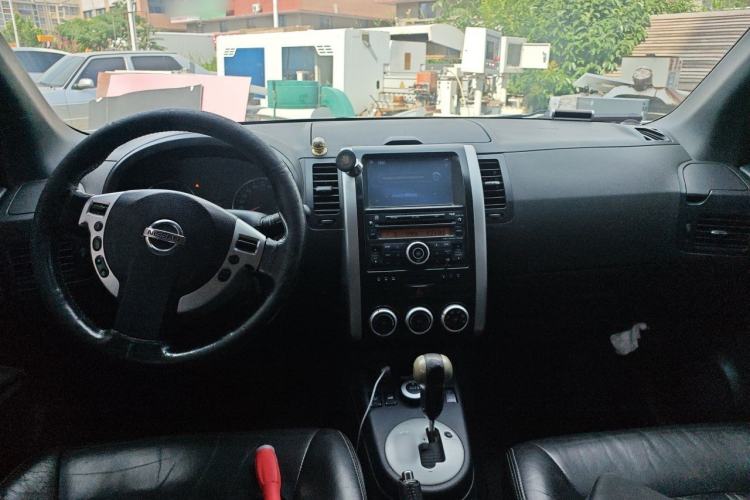 Used Nissan X-Trail 2012 2.5L CVT Ultimate Edition 4WD Center Console