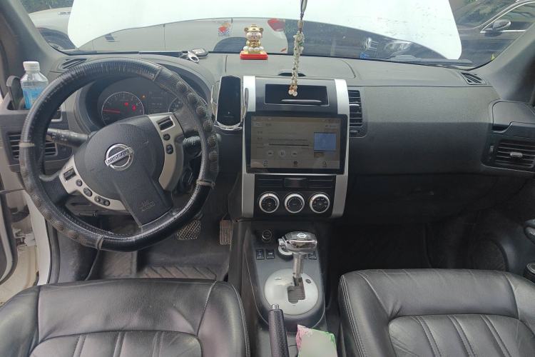 Used Nissan X-Trail 2012 2.5L CVT Luxury Edition 4WD Center Console