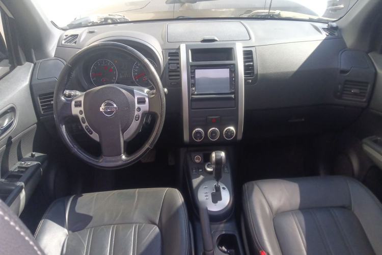 Used Nissan X-Trail 2012 2.5L CVT Luxury Edition 4WD Center Console