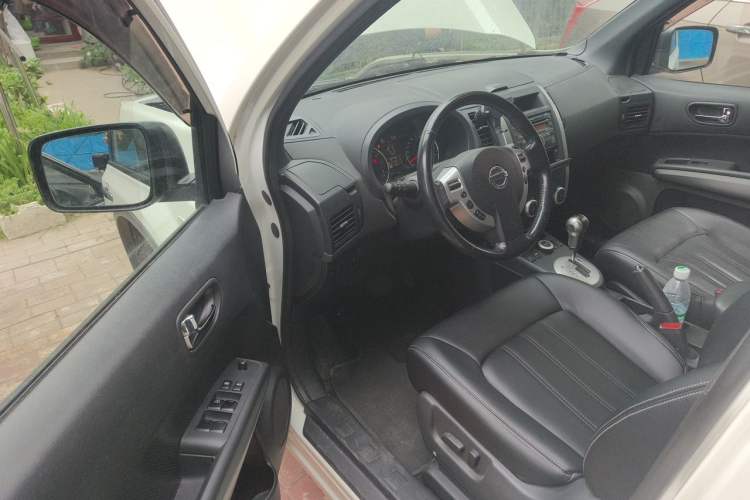 Used Nissan X-Trail 2012 2.5L CVT Luxury Edition 4WD Driver Seat