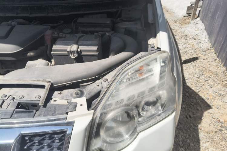 Used Nissan X-Trail 2012 2.5L CVT Luxury Edition 4WD Engine Bay Left
