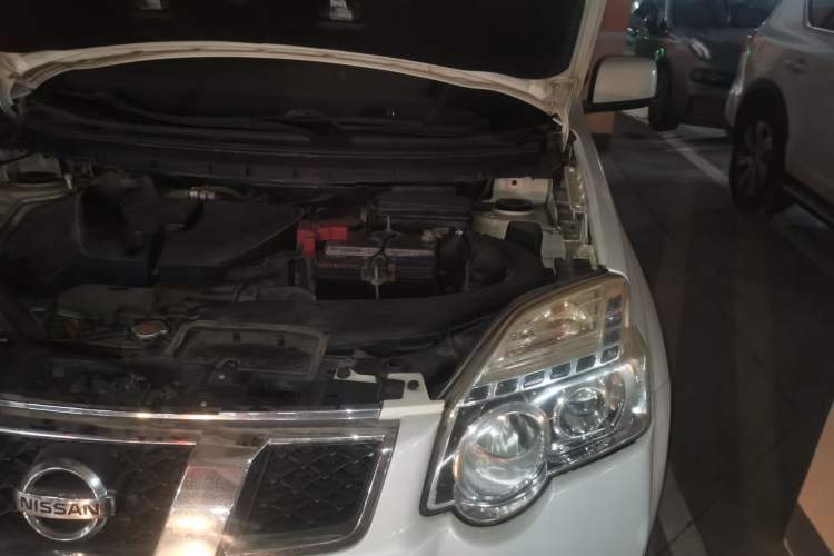 Used Nissan X-Trail 2012 2.5L Manual Luxury Edition 4WD Engine Bay Left