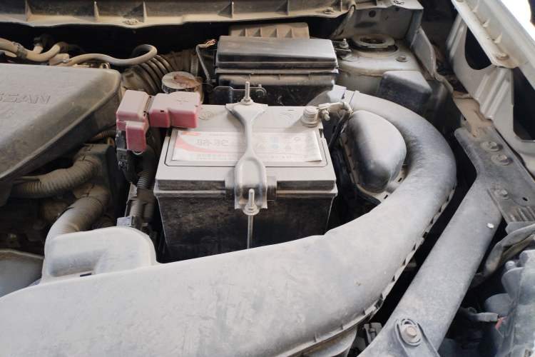 Used Nissan X-Trail 2012 2.5L Manual Luxury Edition 4WD Engine Bay Left