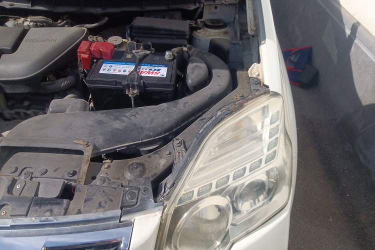 Used Nissan X-Trail 2012 2.5L CVT Luxury Edition 4WD Engine Bay Left