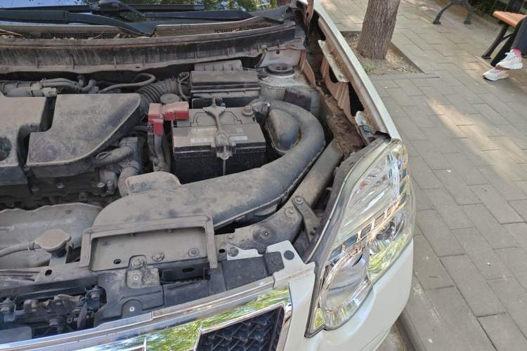 Used Nissan X-Trail 2012 2.5L CVT Luxury Edition 4WD Engine Bay Left
