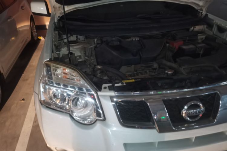 Used Nissan X-Trail 2012 2.5L Manual Luxury Edition 4WD Engine Bay Right