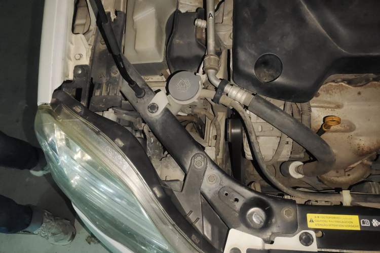 Used Nissan X-Trail 2012 2.5L Manual Luxury Edition 4WD Engine Bay Right