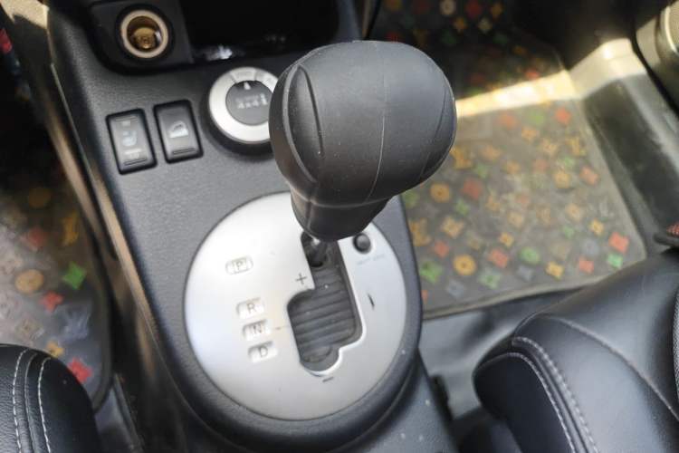 Used Nissan X-Trail 2012 2.5L CVT Luxury Edition 4WD Gear Lever