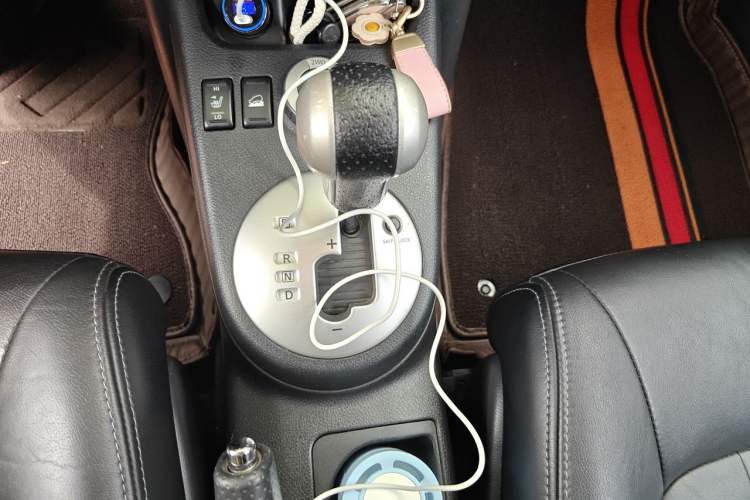 Used Nissan X-Trail 2012 2.5L CVT Luxury Edition 4WD Gear Lever