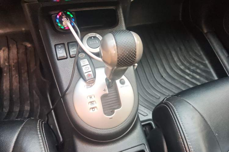 Used Nissan X-Trail 2012 2.5L CVT Luxury Edition 4WD Gear Lever
