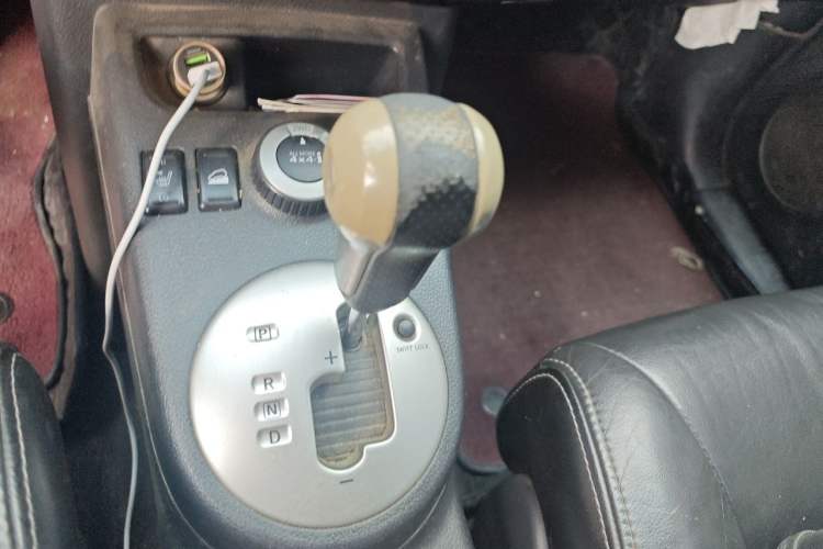 Used Nissan X-Trail 2012 2.5L CVT Ultimate Edition 4WD Gear Lever