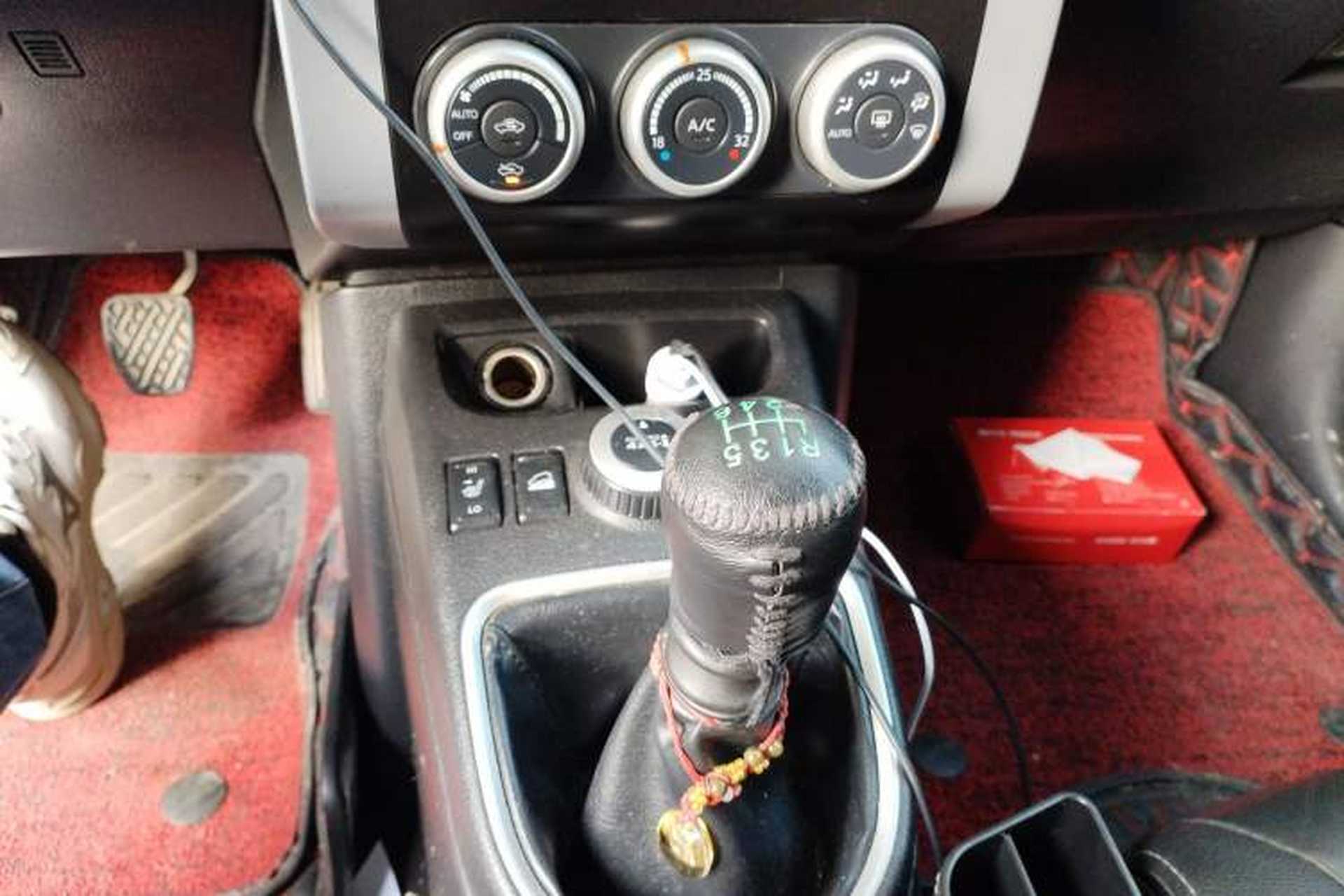 Used Nissan X-Trail 2012 2.5L Manual Luxury Edition 4WD Gear Lever