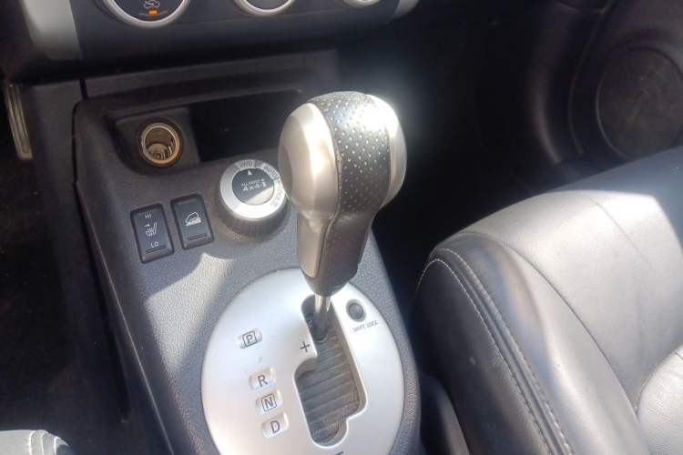 Used Nissan X-Trail 2012 2.5L CVT Luxury Edition 4WD Gear Lever
