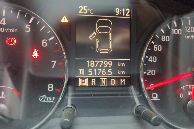Used Nissan X-Trail 2012 2.5L CVT Luxury Edition 4WD Odometer Close Up