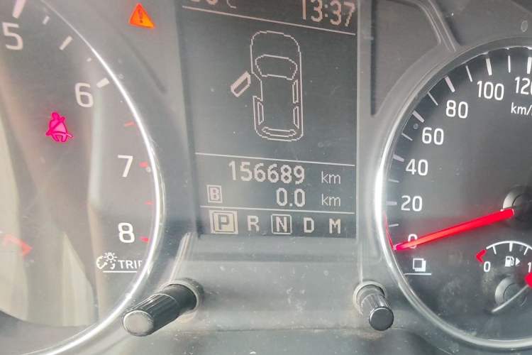 Used Nissan X-Trail 2012 2.5L CVT Ultimate Edition 4WD Odometer Close Up